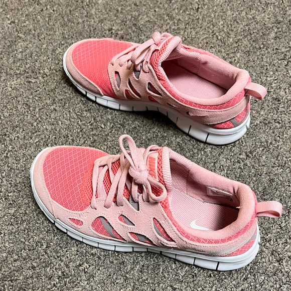 Like new: Nike (7Y , women’s 8) - Picture 3 of 4